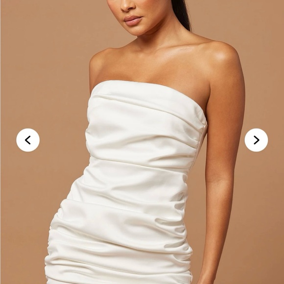 Elegant White Dress with Bow Detail - Picture 4 of 4